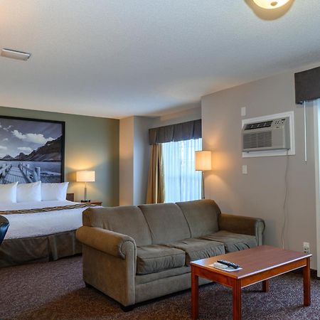 ซูเปอร์ 8 บาย วินด์แฮม ค็อกเรน Hotel Cochrane ภายนอก รูปภาพ