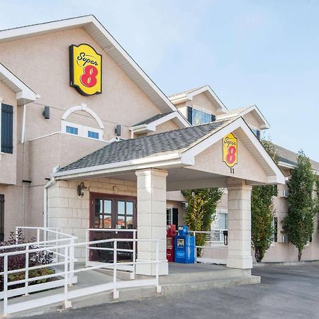 ซูเปอร์ 8 บาย วินด์แฮม ค็อกเรน Hotel Cochrane ภายนอก รูปภาพ