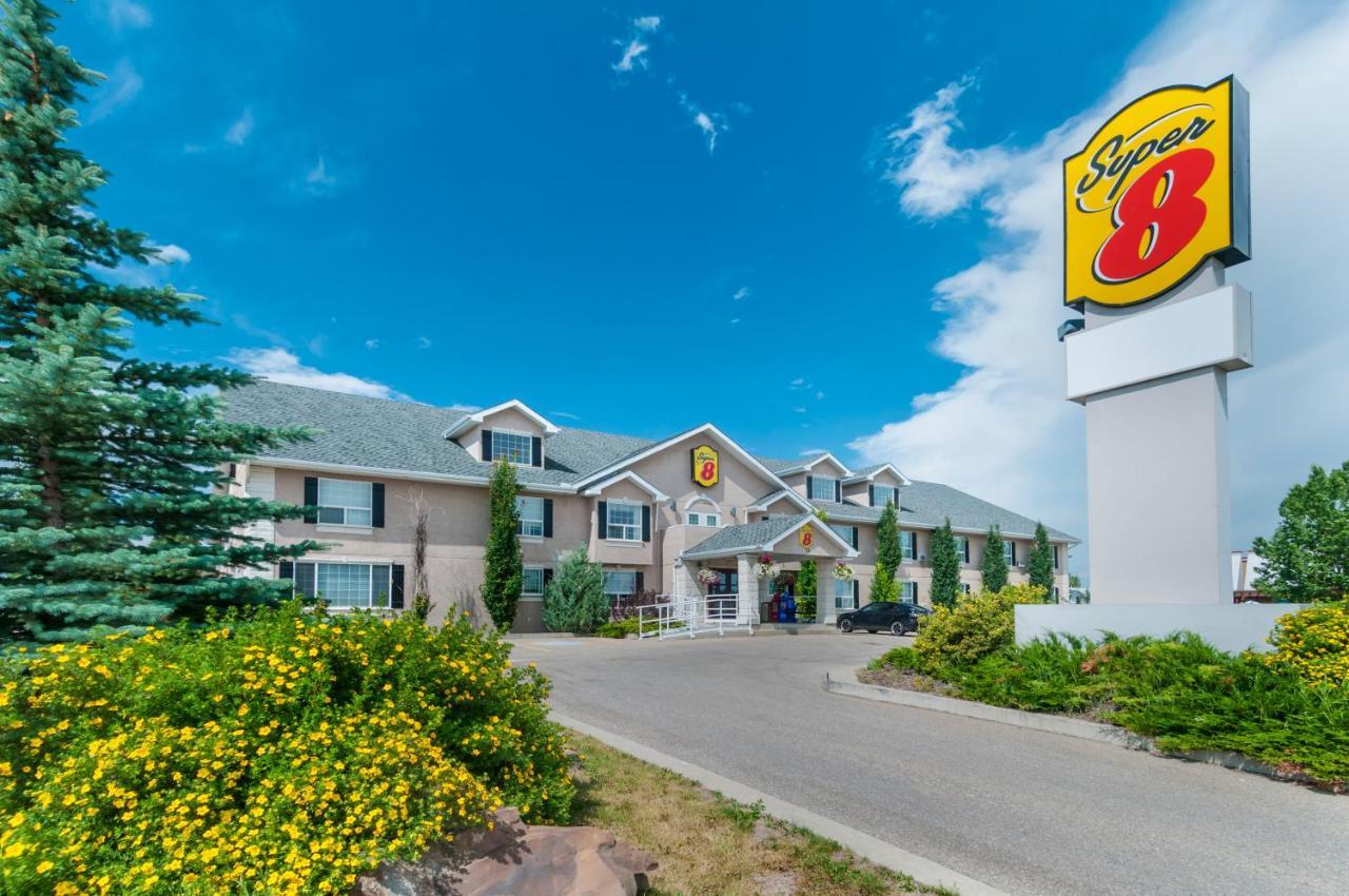 ซูเปอร์ 8 บาย วินด์แฮม ค็อกเรน Hotel Cochrane ภายนอก รูปภาพ