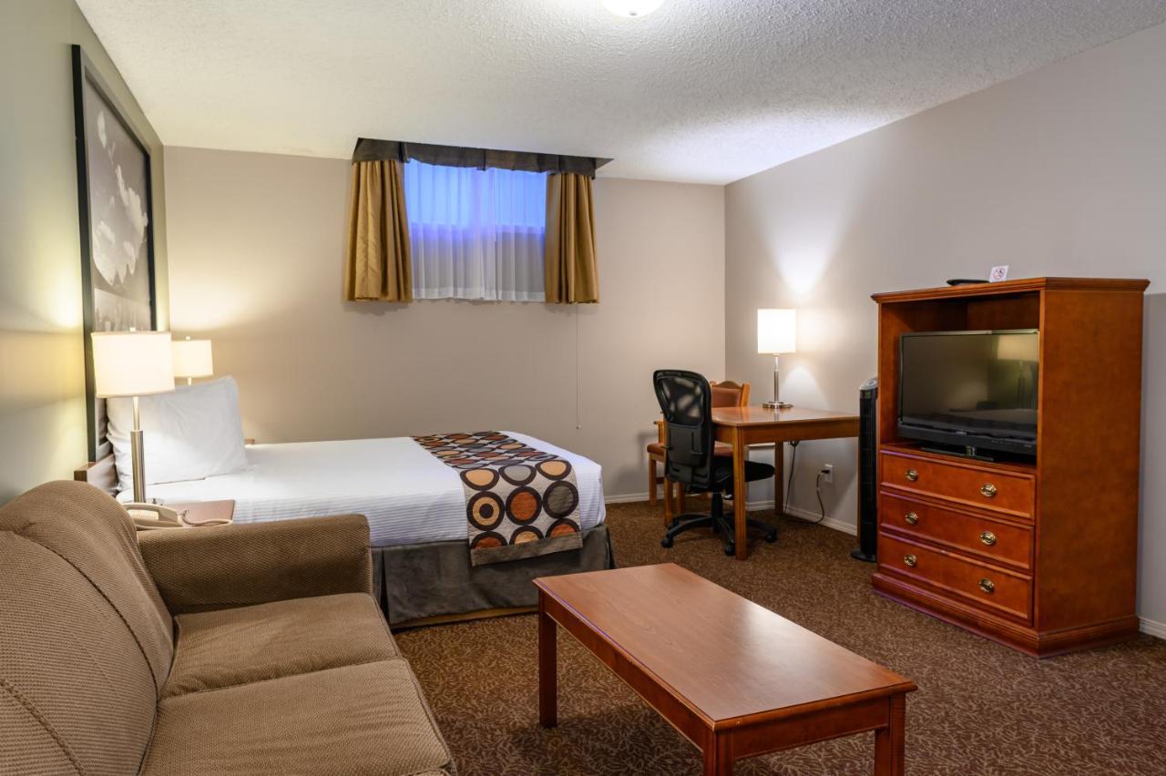 ซูเปอร์ 8 บาย วินด์แฮม ค็อกเรน Hotel Cochrane ภายนอก รูปภาพ