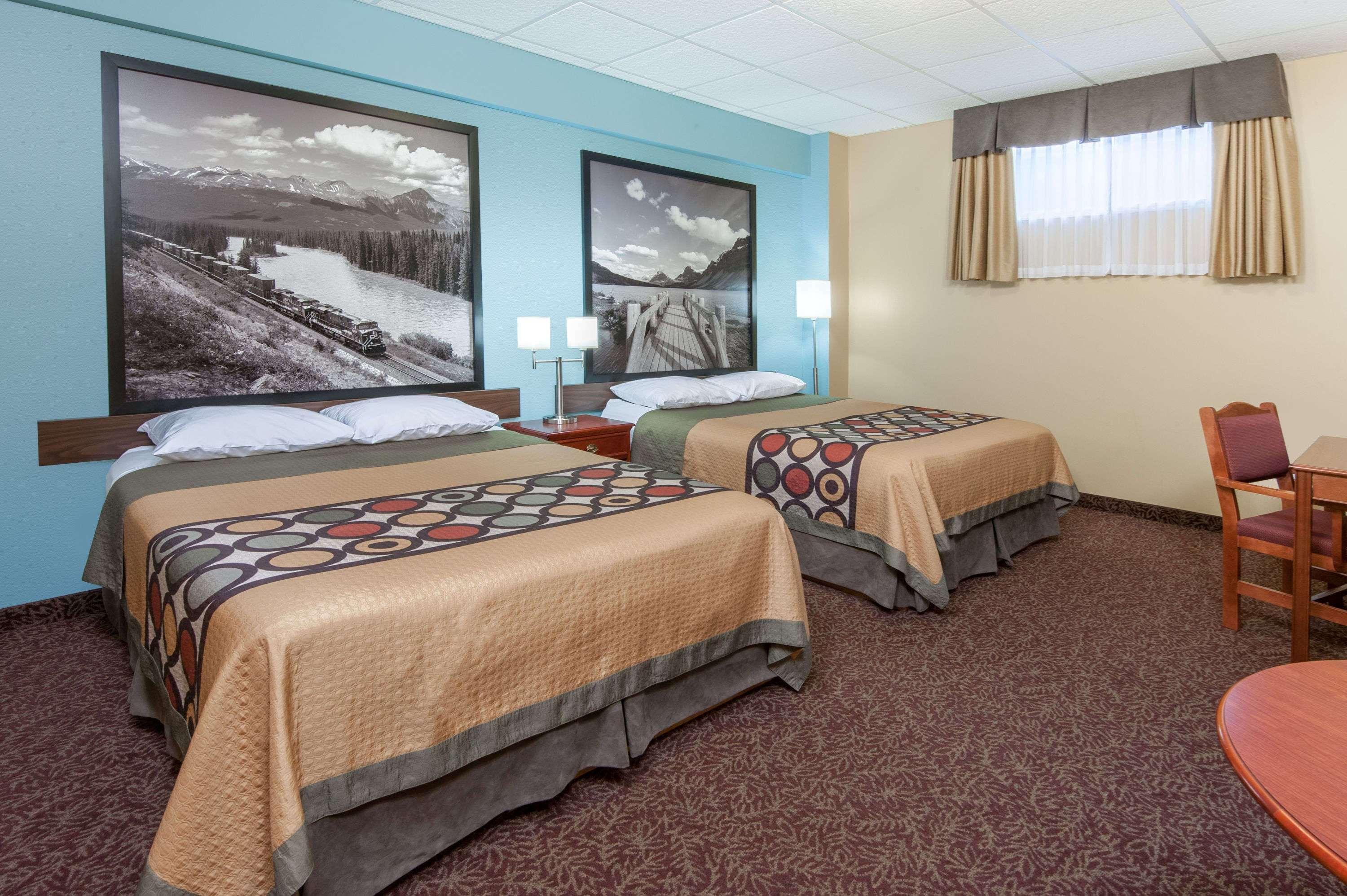 ซูเปอร์ 8 บาย วินด์แฮม ค็อกเรน Hotel Cochrane ภายนอก รูปภาพ