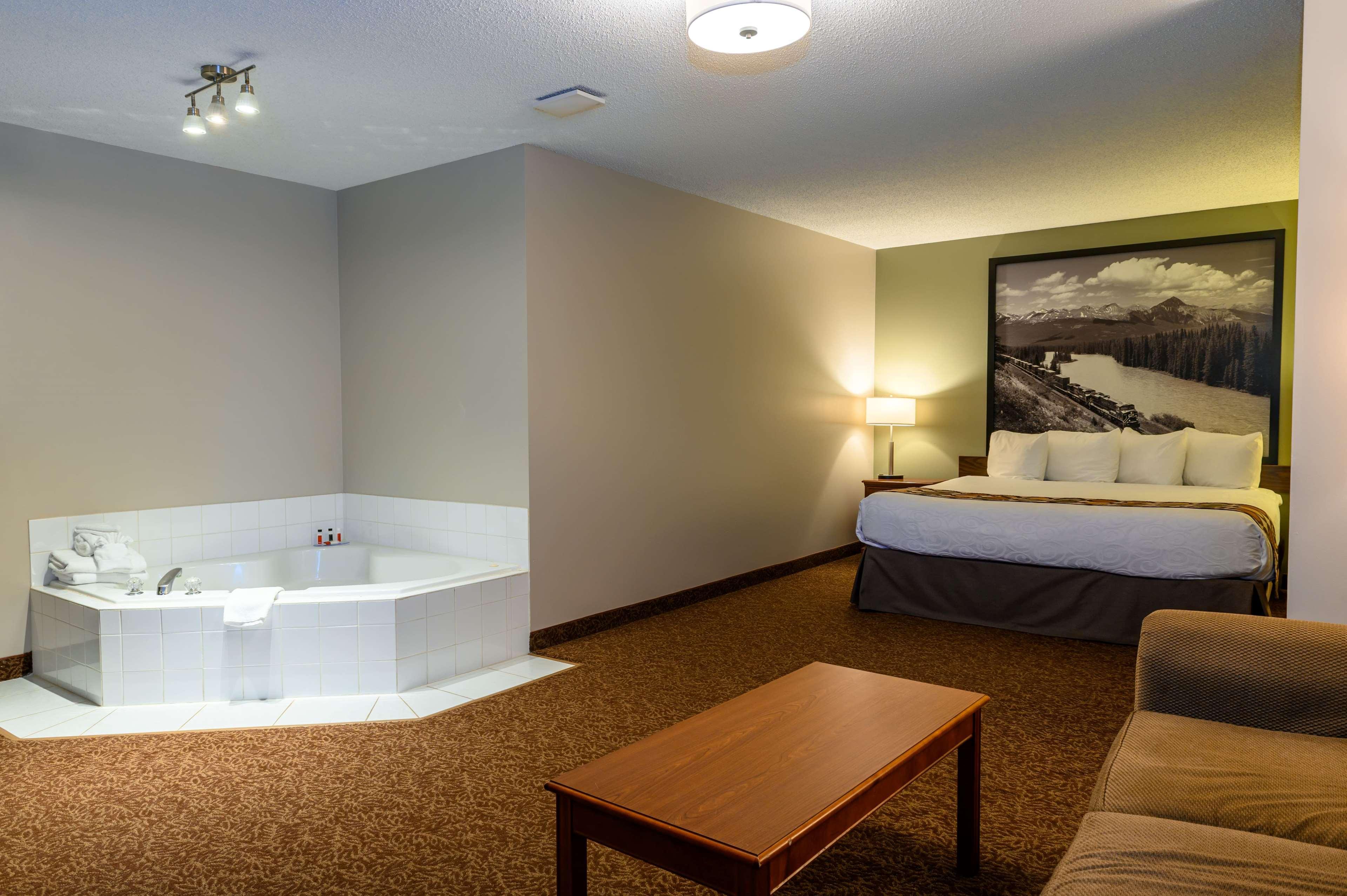 ซูเปอร์ 8 บาย วินด์แฮม ค็อกเรน Hotel Cochrane ภายนอก รูปภาพ