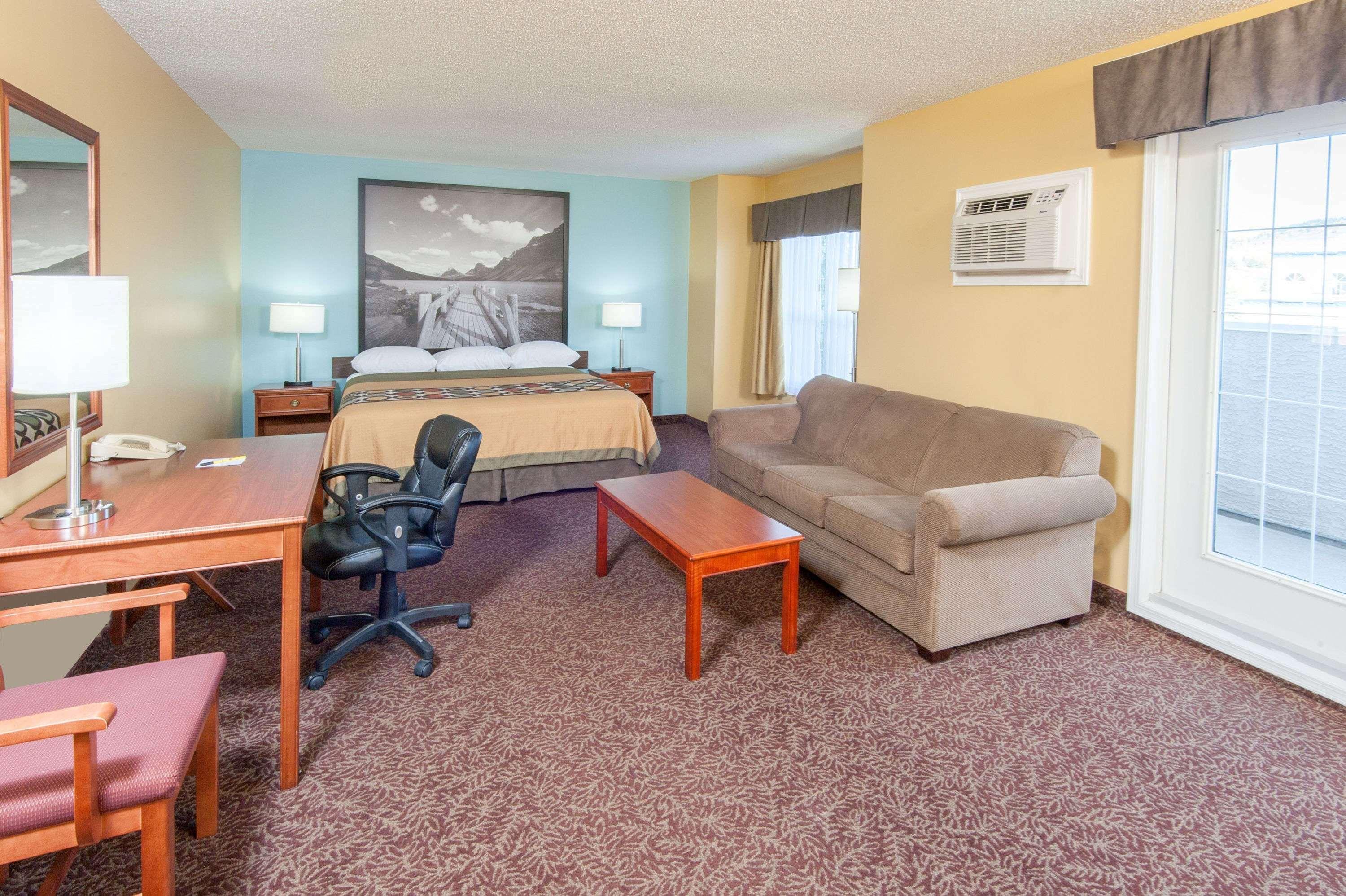ซูเปอร์ 8 บาย วินด์แฮม ค็อกเรน Hotel Cochrane ภายนอก รูปภาพ