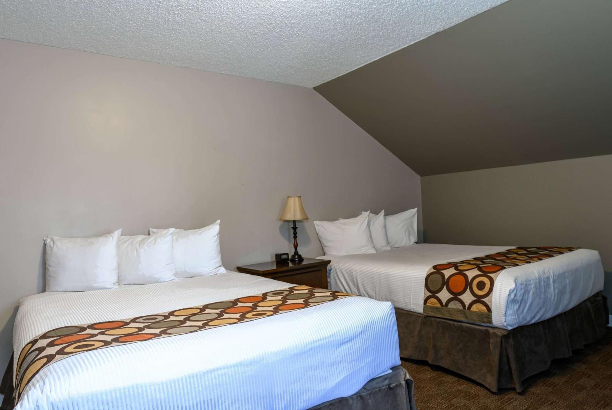 ซูเปอร์ 8 บาย วินด์แฮม ค็อกเรน Hotel Cochrane ภายนอก รูปภาพ
