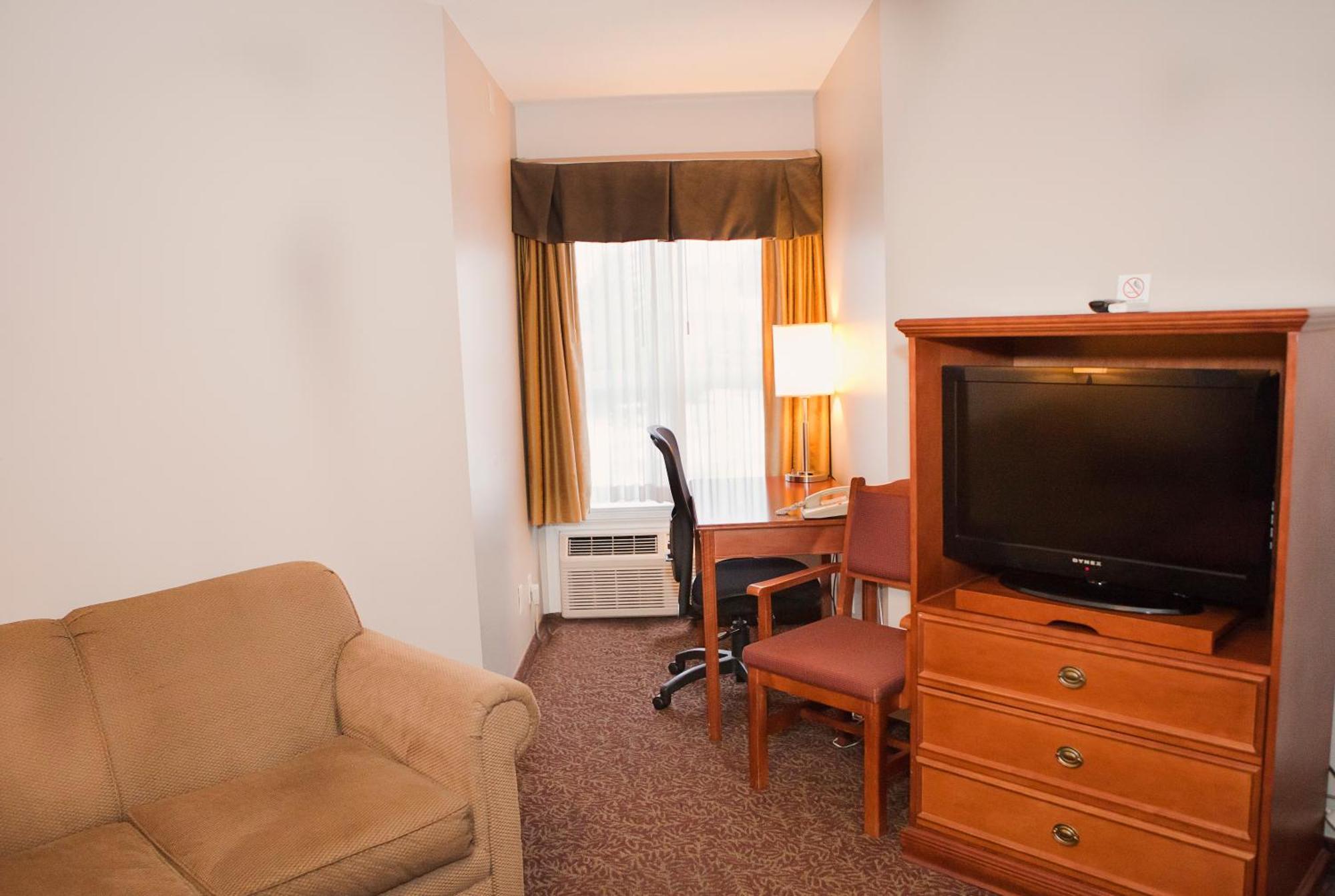 ซูเปอร์ 8 บาย วินด์แฮม ค็อกเรน Hotel Cochrane ภายนอก รูปภาพ