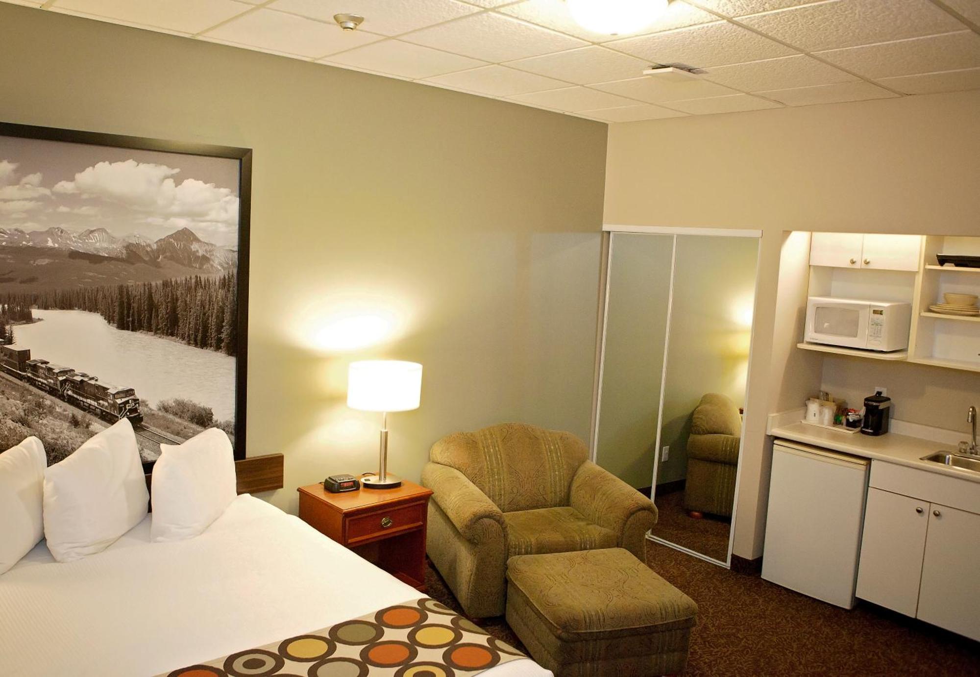 ซูเปอร์ 8 บาย วินด์แฮม ค็อกเรน Hotel Cochrane ภายนอก รูปภาพ