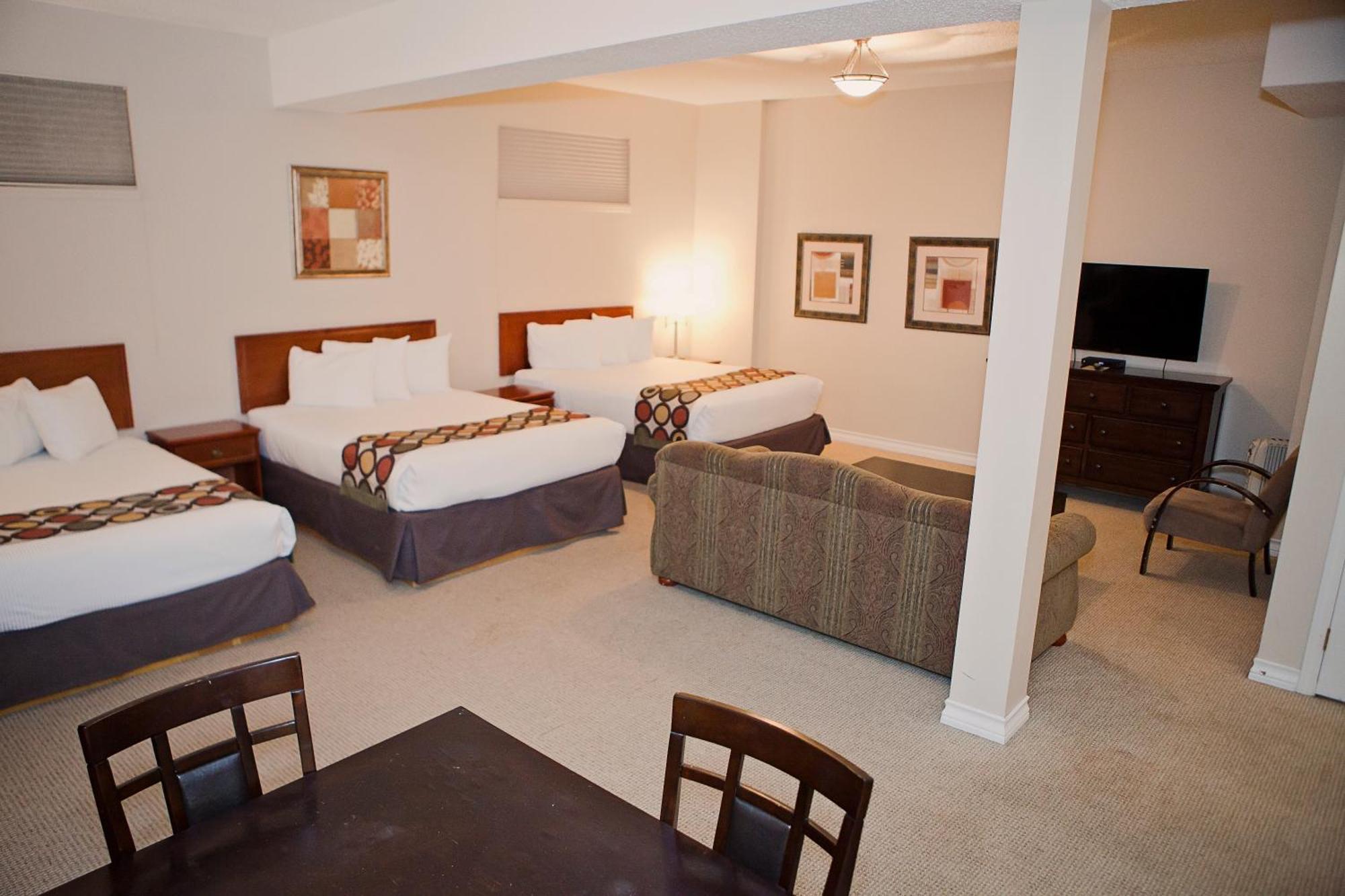 ซูเปอร์ 8 บาย วินด์แฮม ค็อกเรน Hotel Cochrane ภายนอก รูปภาพ