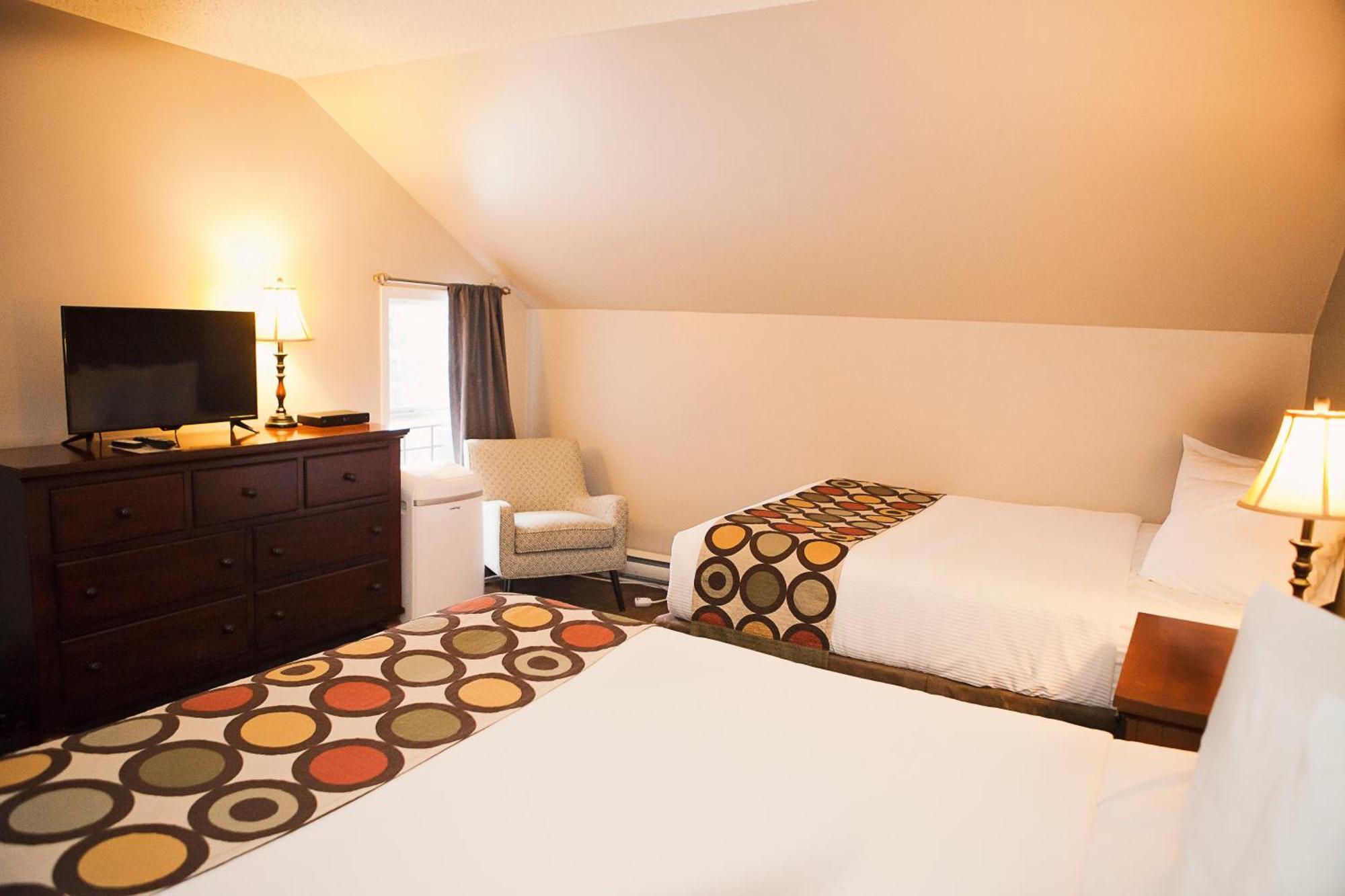 ซูเปอร์ 8 บาย วินด์แฮม ค็อกเรน Hotel Cochrane ภายนอก รูปภาพ