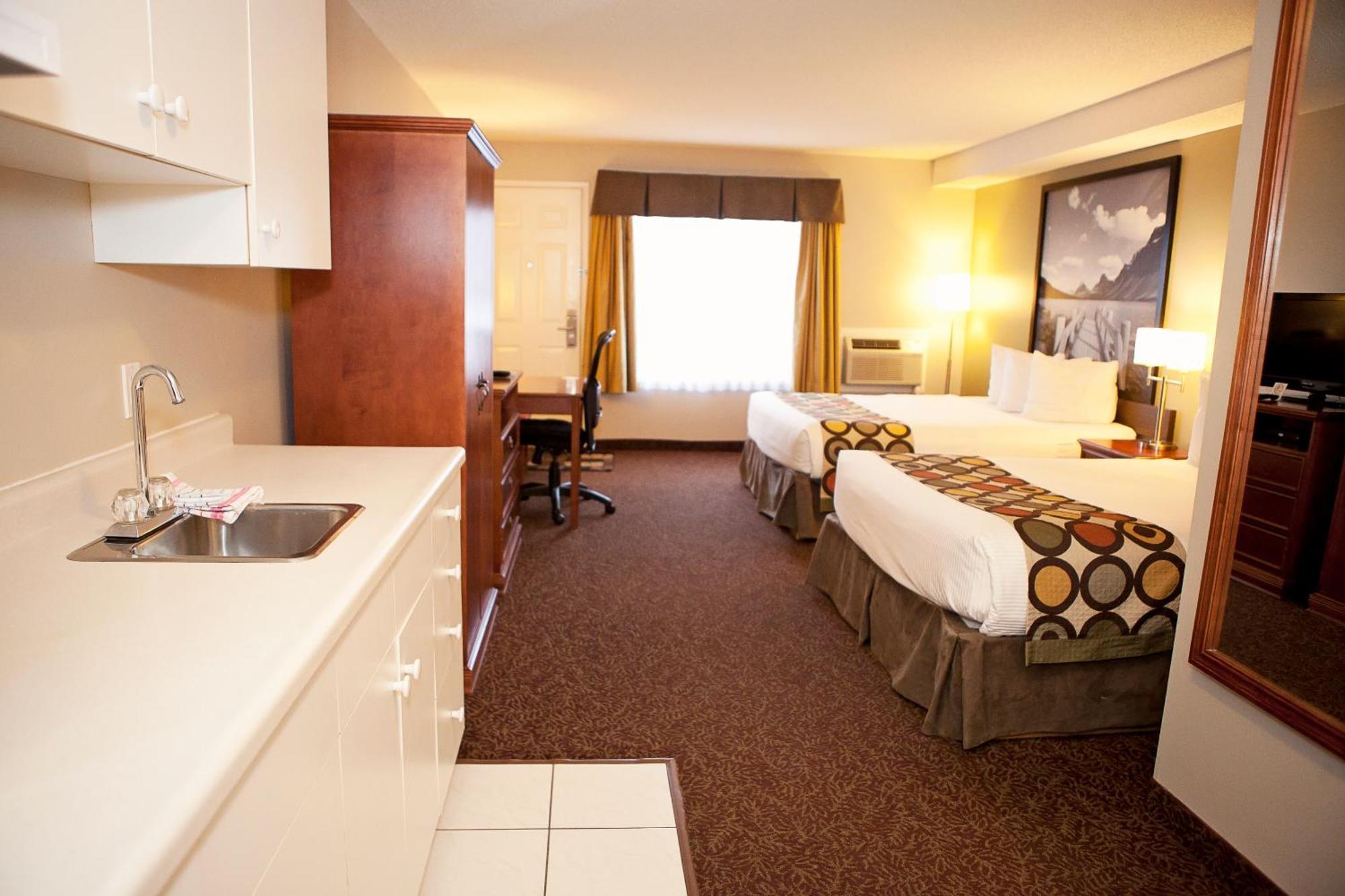 ซูเปอร์ 8 บาย วินด์แฮม ค็อกเรน Hotel Cochrane ภายนอก รูปภาพ