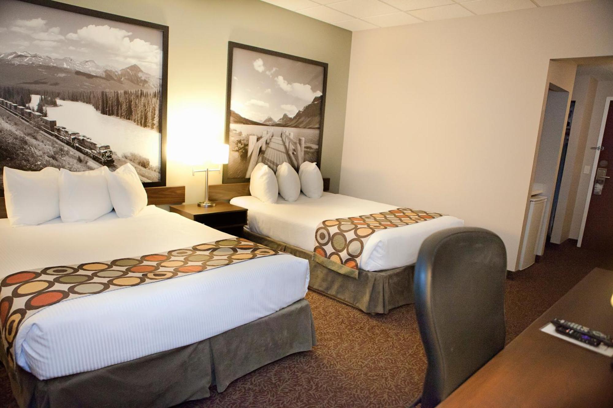 ซูเปอร์ 8 บาย วินด์แฮม ค็อกเรน Hotel Cochrane ภายนอก รูปภาพ