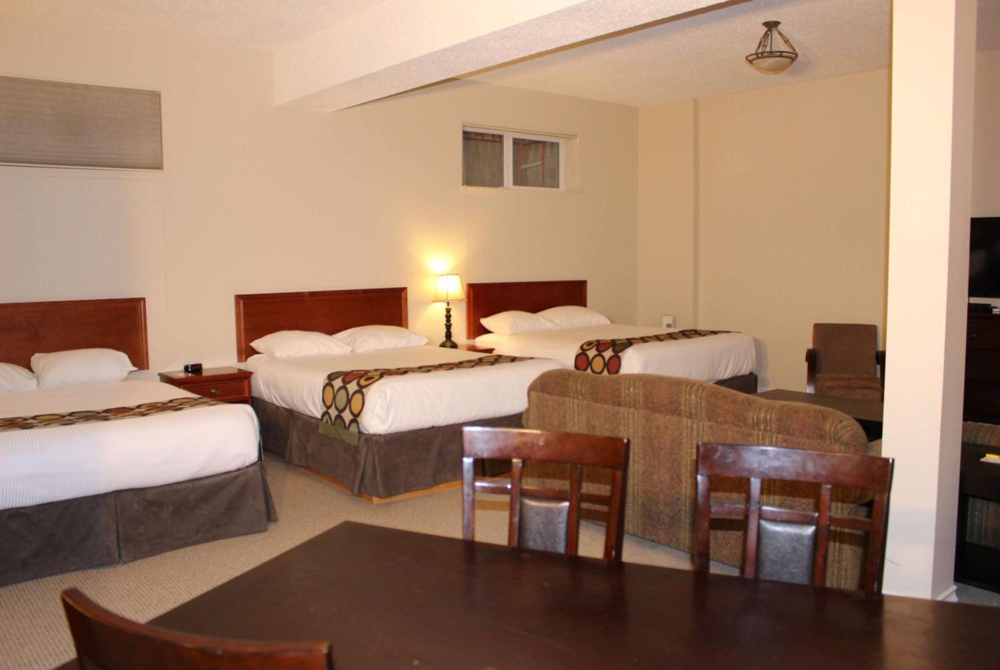 ซูเปอร์ 8 บาย วินด์แฮม ค็อกเรน Hotel Cochrane ภายนอก รูปภาพ