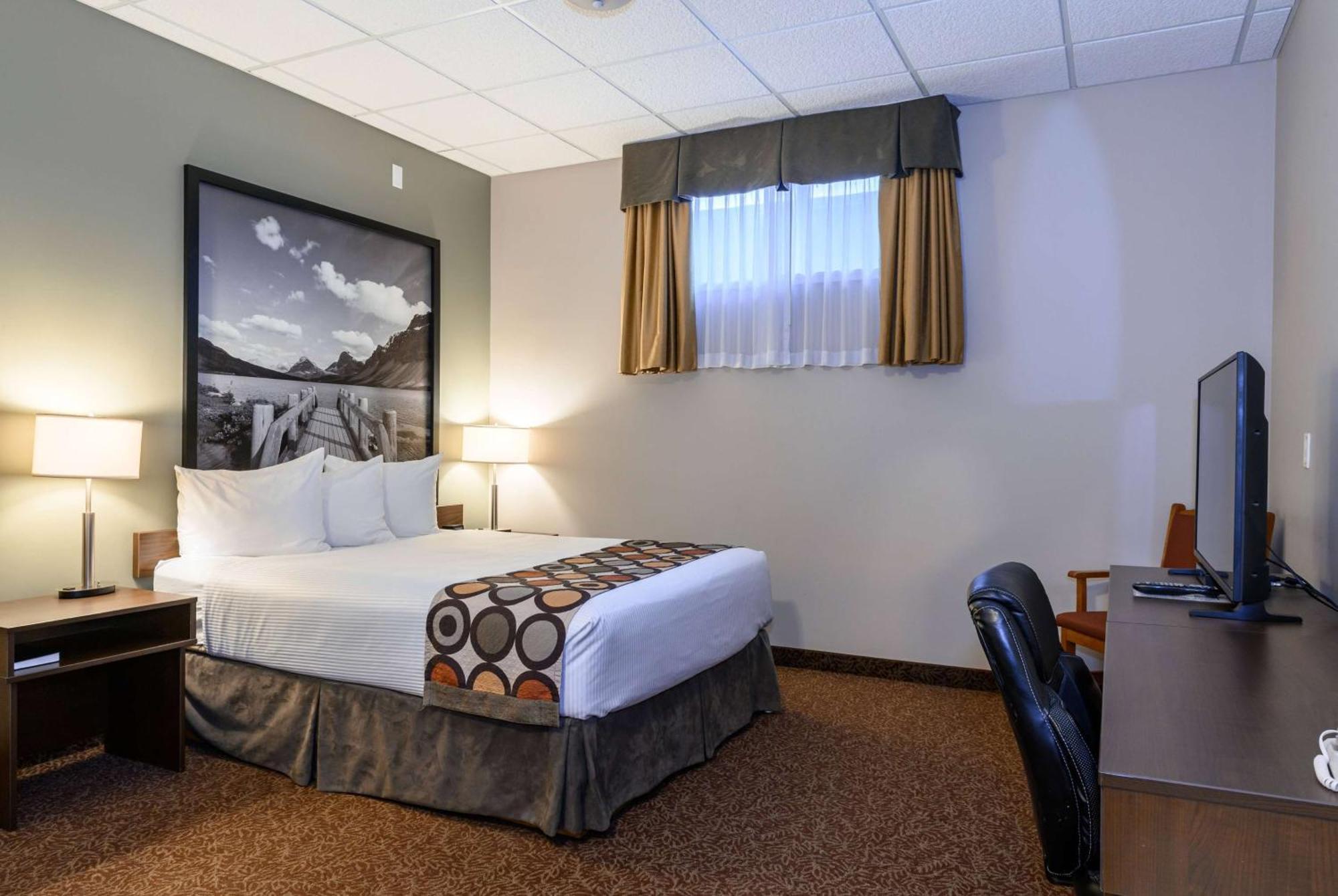 ซูเปอร์ 8 บาย วินด์แฮม ค็อกเรน Hotel Cochrane ภายนอก รูปภาพ