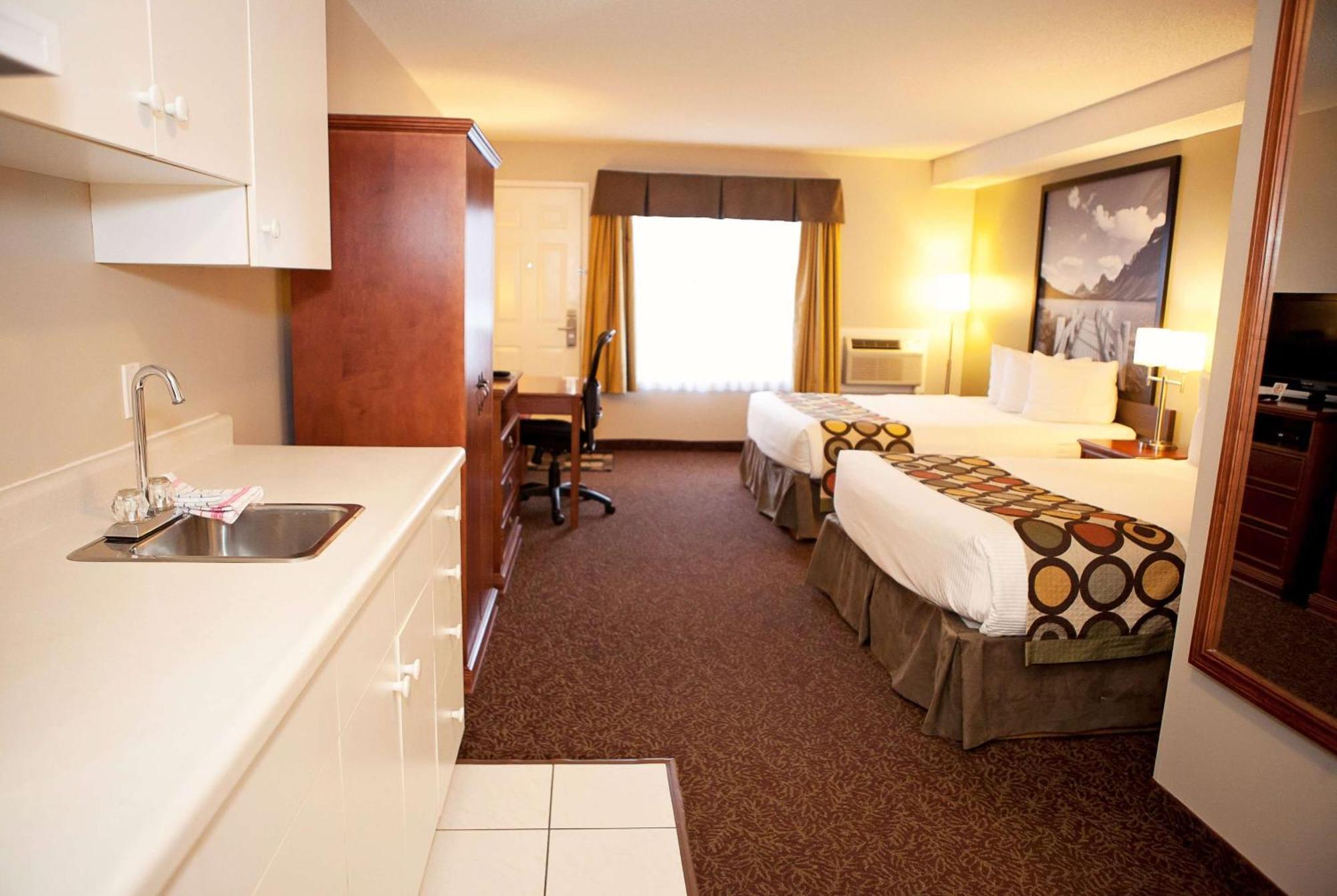 ซูเปอร์ 8 บาย วินด์แฮม ค็อกเรน Hotel Cochrane ภายนอก รูปภาพ