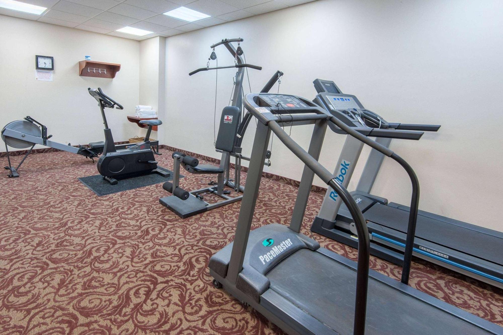 ซูเปอร์ 8 บาย วินด์แฮม ค็อกเรน Hotel Cochrane ภายนอก รูปภาพ