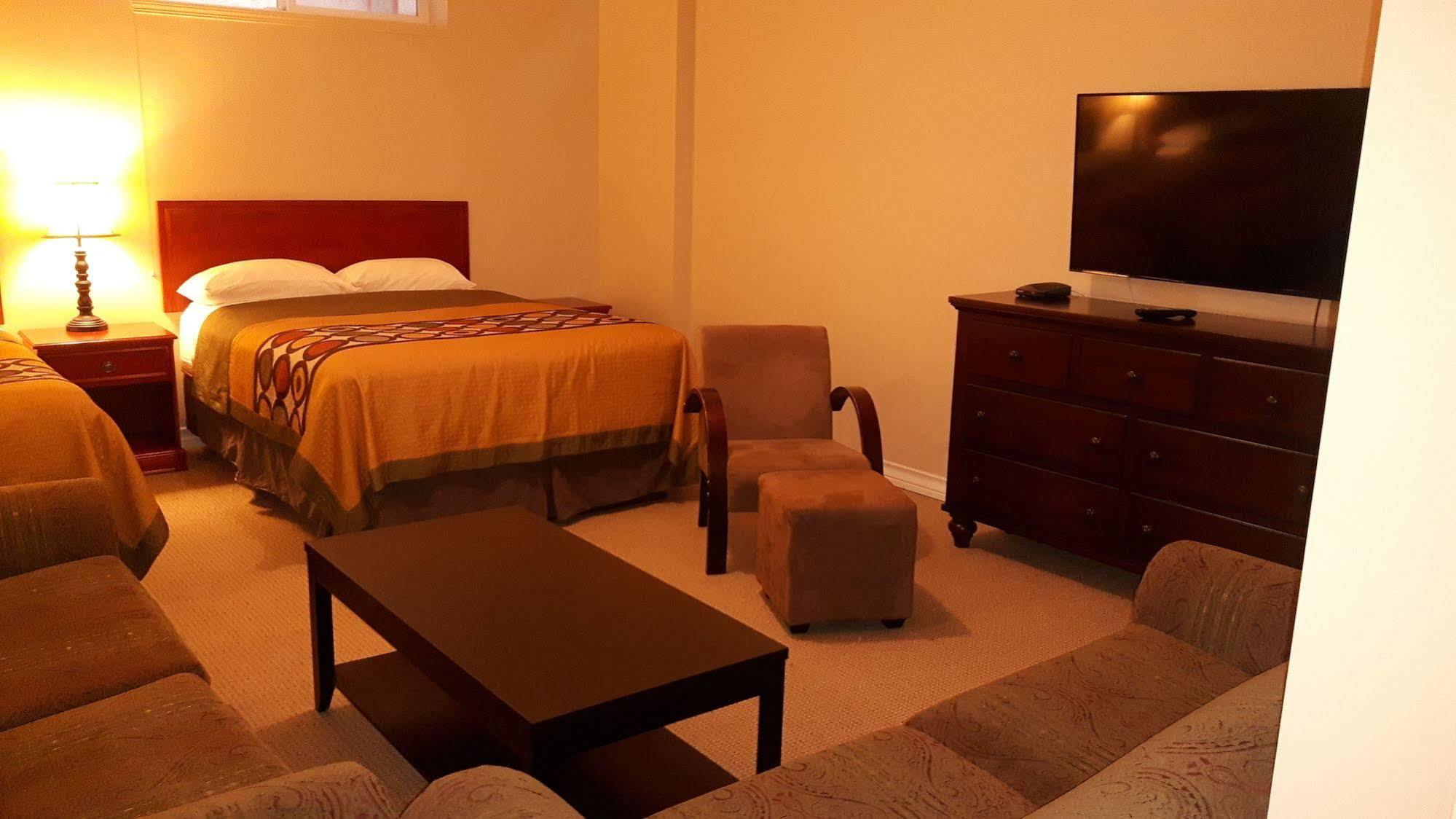 ซูเปอร์ 8 บาย วินด์แฮม ค็อกเรน Hotel Cochrane ภายนอก รูปภาพ